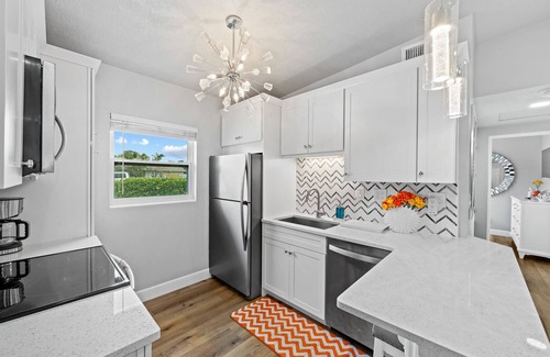 Cocoa Beach Apartment | Midtown Cottage - Walk to it All!