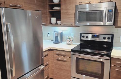Montrose Apartment | Midtown Downtown Breeze