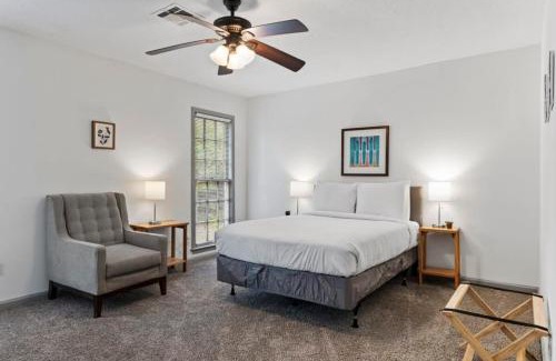 Gunter Afs House | Midtown Fenced Yard & Patio- White Acres Retreat