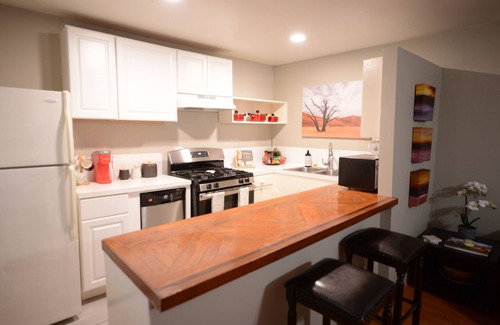 Neartown Apartment | Midtown Gem Sleeps 3-Hot Location!