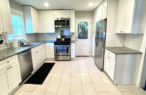 Rockdale House | Midtown Get Down: Private Escape Near City Lights
