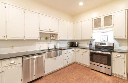 Columbus House | Midtown Magic- Main house- 10mins to Downtown