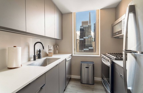 Midtown West Apartment | Midtown Manhattan apartment with 2BR 2BTH steps to Times Square