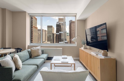 Midtown West Apartment | Midtown Manhattan apartment with 2BR 2BTH steps to Times Square