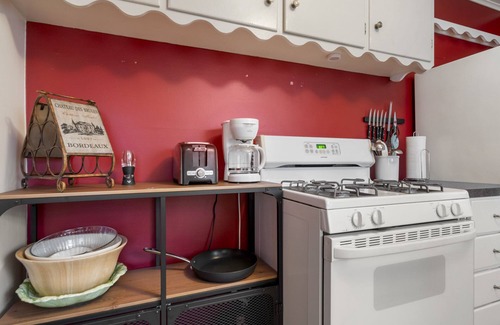 Mayo Meadow House | Midtown Marvel near all Tulsa hot-spots