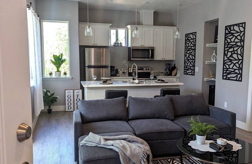 Central Sacramento Apartment | Midtown Midrise- Sapphire-In the heart of Sacramento
