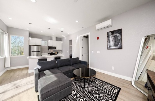 Central Sacramento Apartment | Midtown Midrise- Sapphire-In the heart of Sacramento