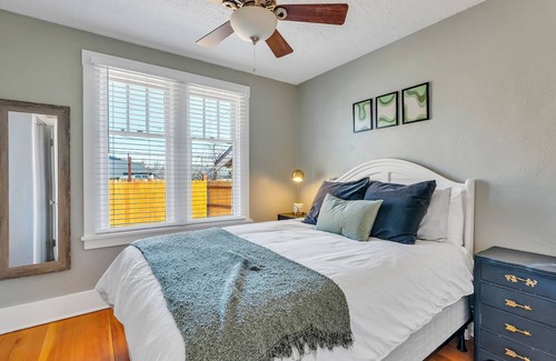 Midtown House | Midtown Mtn Charmer~Pets~BBQ~Fire pit~A+ Walk Score~high speed WiFi~Foosball!