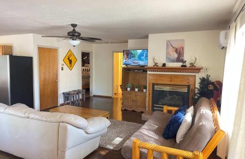 Ruidoso House | Midtown River Cabin