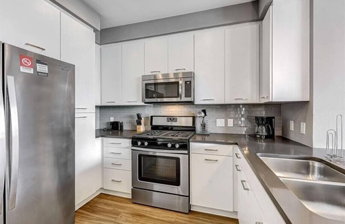 Midtown Apartment | Midtown South 1 BR | Near Metro North