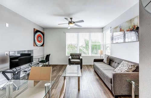 Midtown Apartment | Midtown South 1 BR | Near Metro North