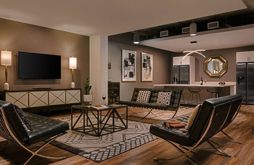 SoNo Apartment | Midtown South