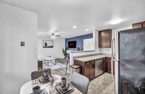 Downtown Reno Apartment | Midtown Spot | 35 Min to Tahoe