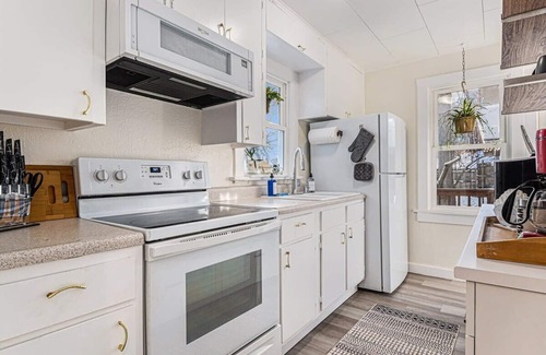 Benson House | Midtown Spot! Lovely Fenced Backyard & Hot Tub!