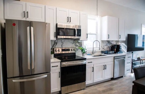 Midvale House | Midvale Manor - New Remodel - Off Street Parking.