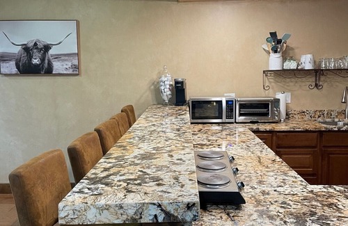 Midway Apartment | Midway 3 bedroom Daylight Basement near The Homestead & Zermatt