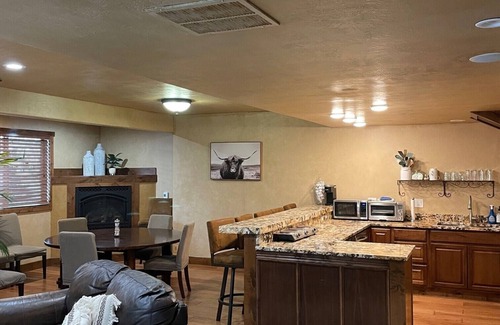 Midway Apartment | Midway 3 bedroom Daylight Basement near The Homestead & Zermatt