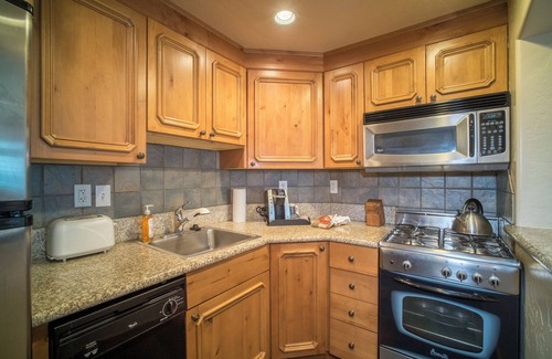 Midway Villa | Midway Fun - Zermatt Villa - 2 BR 2 Bath - Kitchen 2082-2