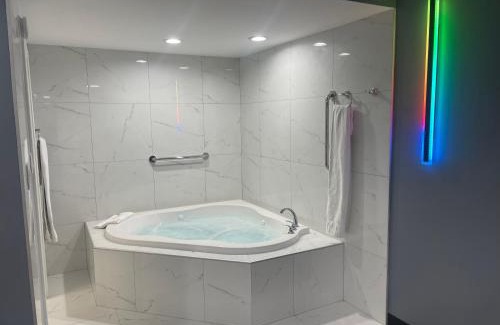 Oak Lawn Hotel | Midway Inn & Suites