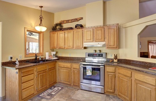 Deadwood Cabin | Midway Meadows - private location!