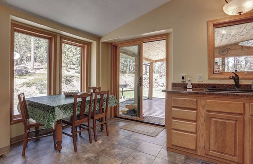 Deadwood Cabin | Midway Meadows - private location!