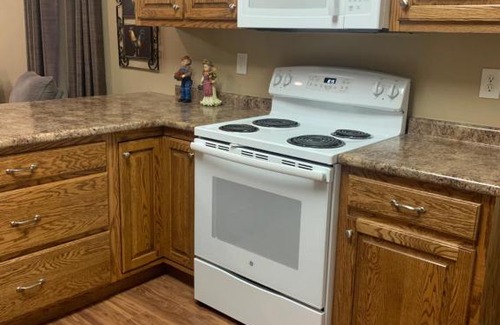 Jamestown House | Midway Overnight Lodging