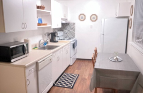 Kent Apartment | Midway to just about anything you want to see or do!