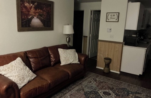 Kent Apartment | Midway to just about anything you want to see or do!
