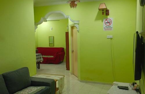 Kampung Dusun Kudus House | MieHomestay Bukit payong