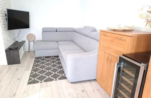 Gdansk Apartment | Mieszkanie 46m2 - 2 pokojowe z ogródkiem , WIFI , Bezpłatny parking nr 126, Szybkie połączenie z lotniskiem, autobus 120