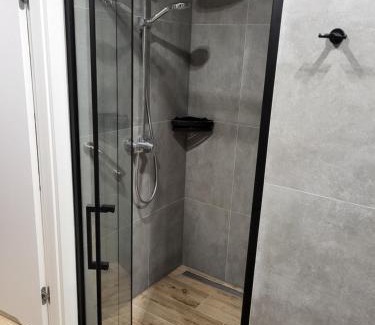 Gliwice Apartment | Mieszkanie w nowym apartamentowcu obok CH Arena, PRYWATNY PARKING