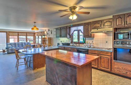 Mifflinburg House | Mifflinburg Farmhouse with Deck Family Friendly!