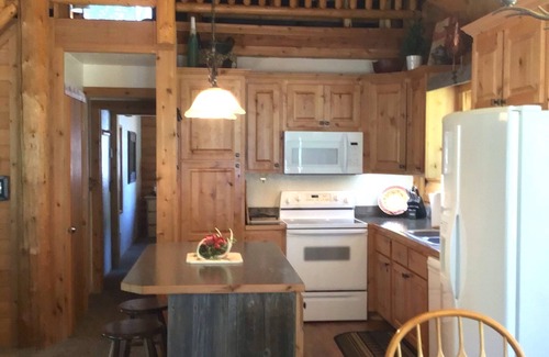 Island Park Cabin | Mighty Moose Log Cabin, 20 Minutes to W Yellowstone, Fishing, Sleeps 10.