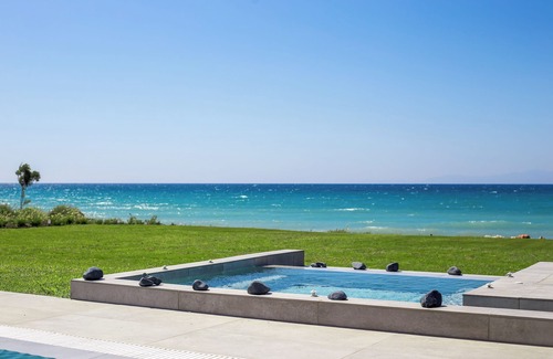 Fanai Villa | Miguel Luxury Beachfront Villa with Jacuzzi & Private Beach
