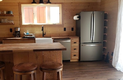 Babb Cabin | Miista'k Mountain Cabin - Modern Cabin - 15 Min to Glacier East Entrance