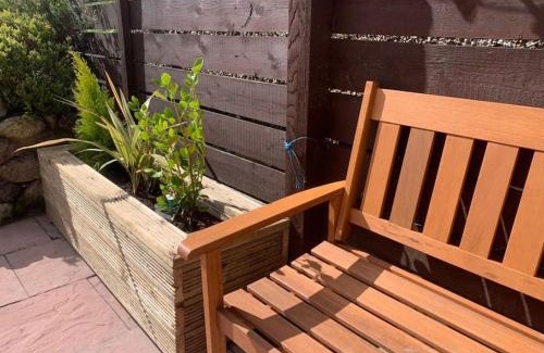 Menai Bridge House | Mikes at Menai - Stylish & Spacious 3 bed house in Menai Bridge.