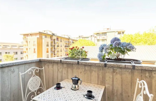Precotto Apartment | Milan Apartment Infinite Dreams: 1 min subway MM1