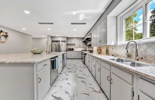 Union Hall House | Milan Manor - Smith Mountain Lake