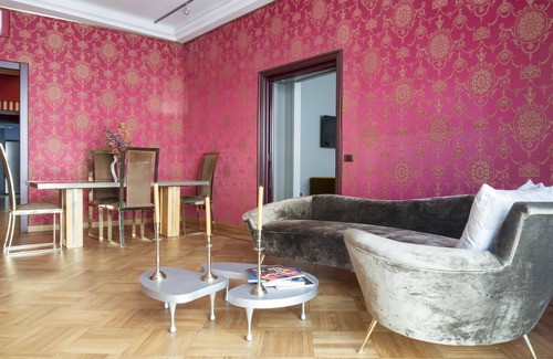 San Babila Apartment | Milano Duomo Elegance Home - next to Duomo, shopping district, 5 guests