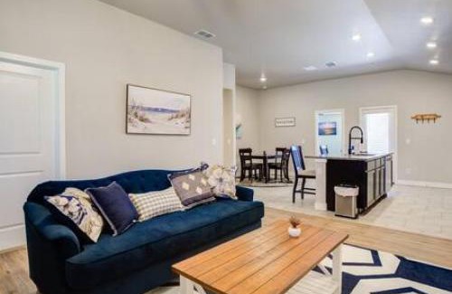 Lubbock House | Milano Lodge - Cozy Retreat
