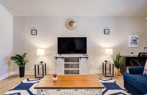 Lubbock House | Milano Lodge - Cozy Retreat