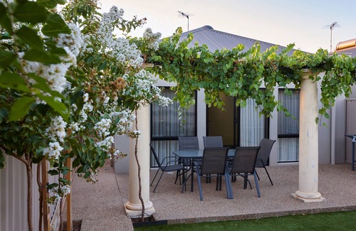 Mildura Central Business District House | MILANO ON OLIVE 5 Star Luxury
