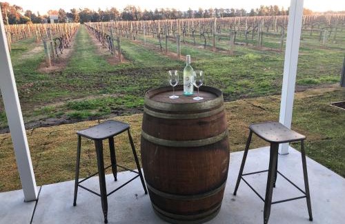 Milawa House | Milawa Vineyard Views - Guesthouse 1