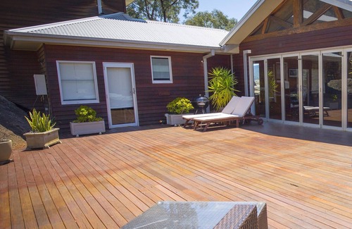 Milbrodale House | Milbrodale Lodge - Architecturally designed 4 bdrm mountainside house, great views and open fireplace