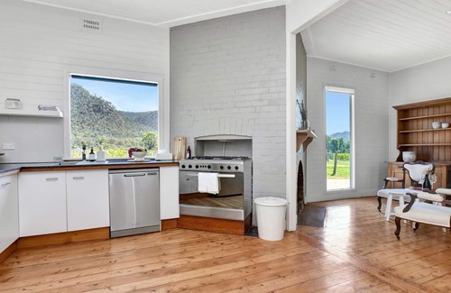Fordwich House | Milbrodale - The Entire Estate - Picturesque Wedding Accommodation - Vineyards - Breathtaking Mountain Views