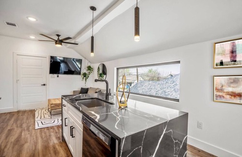 East Downtown Houston House | Milby Entire Home · The O'Four, Entire Luxury Duplex in East Downtown