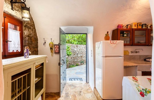 Lefktron House | Milea Stone House - Private Garden Retreat
