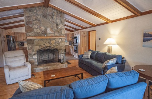Blairsville Cabin | Miles Away Lakehouse on Lake Nottely in Blairsville. Enjoy the Lake