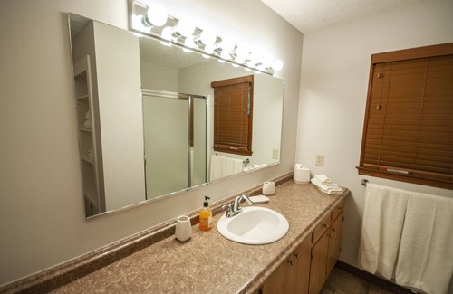 Blairsville Cabin | Miles Away Lakehouse on Lake Nottely in Blairsville. Enjoy the Lake