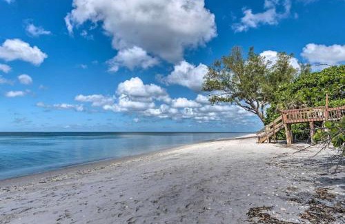 Englewood House | Miles of Private Beach-4BR Beach Access Cottage with SUPs Kyaks-Pets Ok
